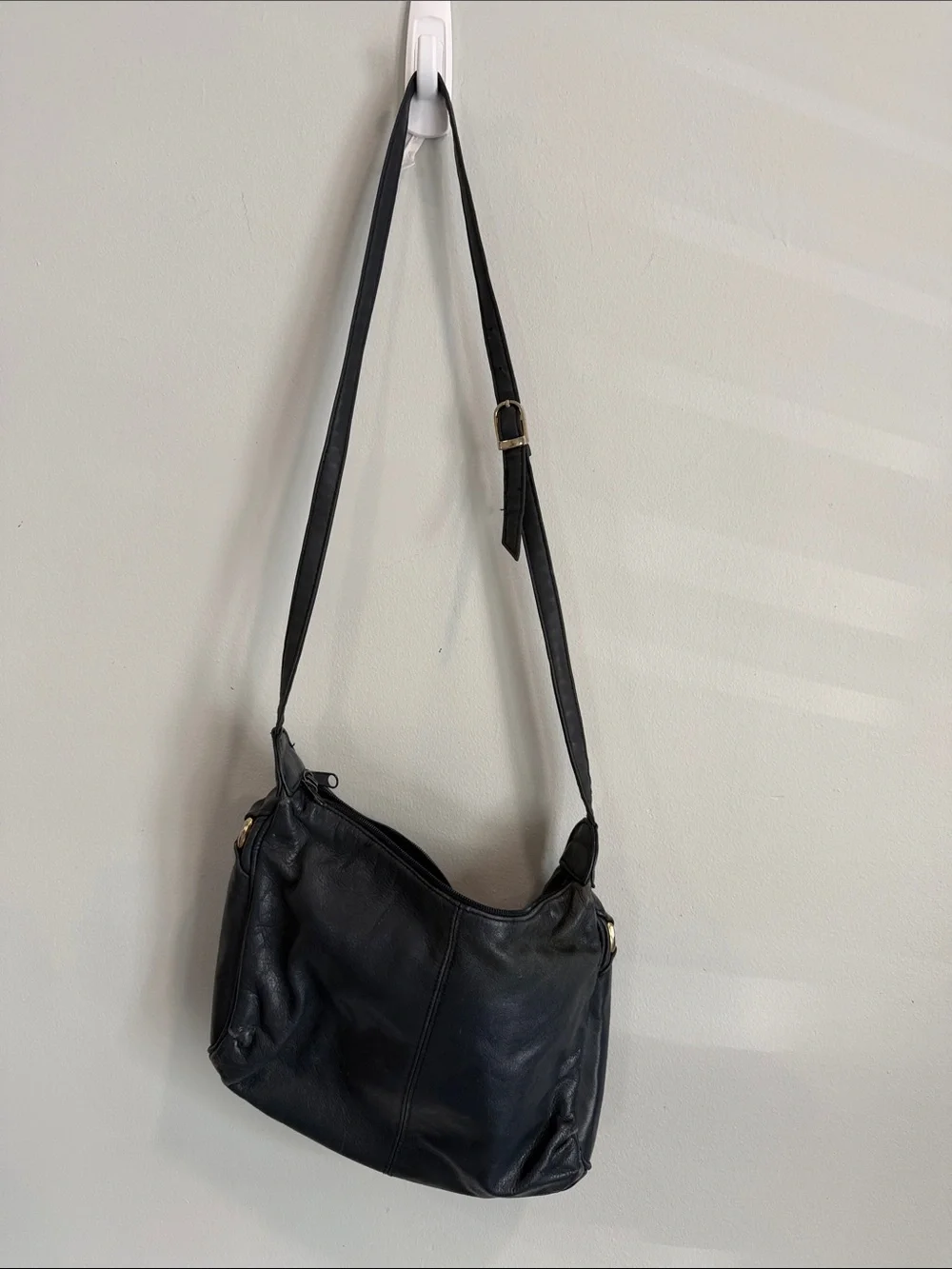 Classic Black Leather Crossbody Bag - Everyday Shoulder Purse